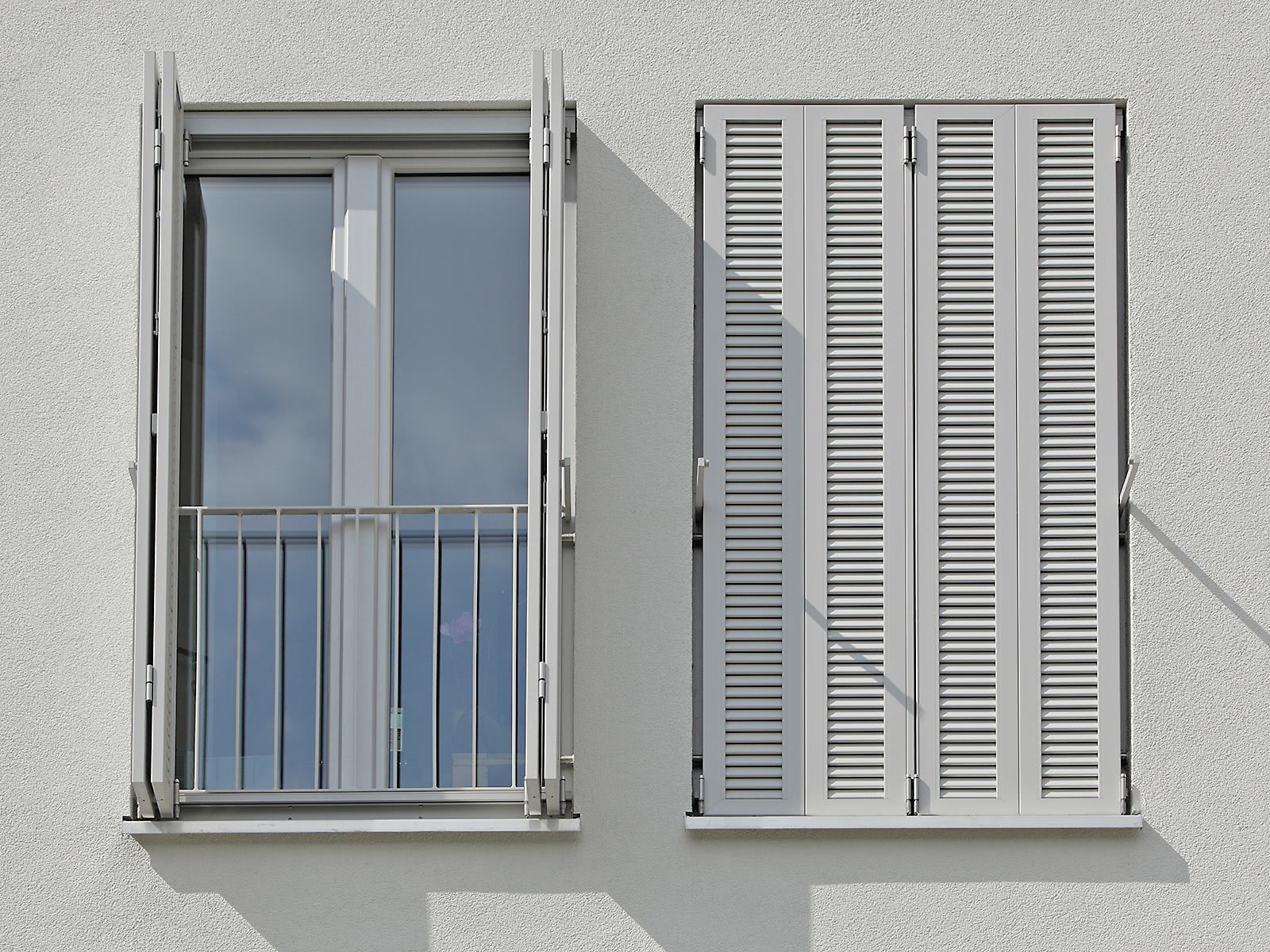 Installation systems for sliding shutters