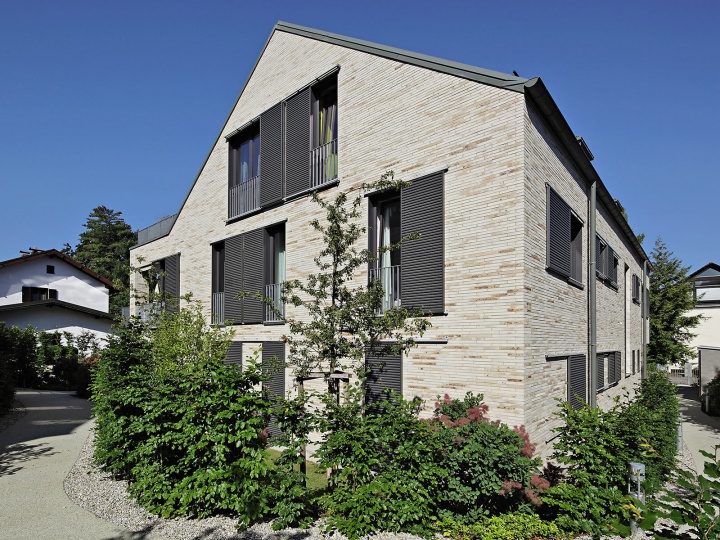 Window shutters in grey